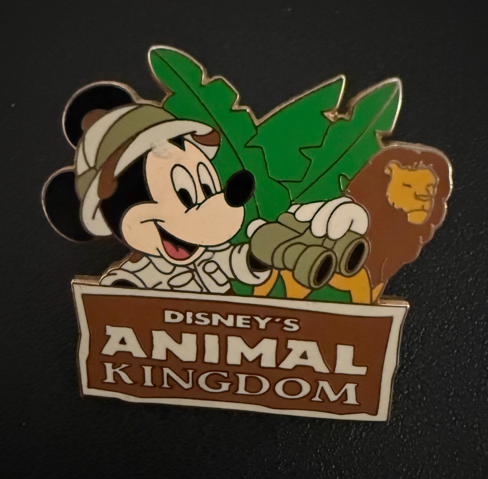 *RARE* DISNEY’S ANIMAL KINGDOM PIN - 2004 - MICKEY MOUSE SAFARI OUTFIT