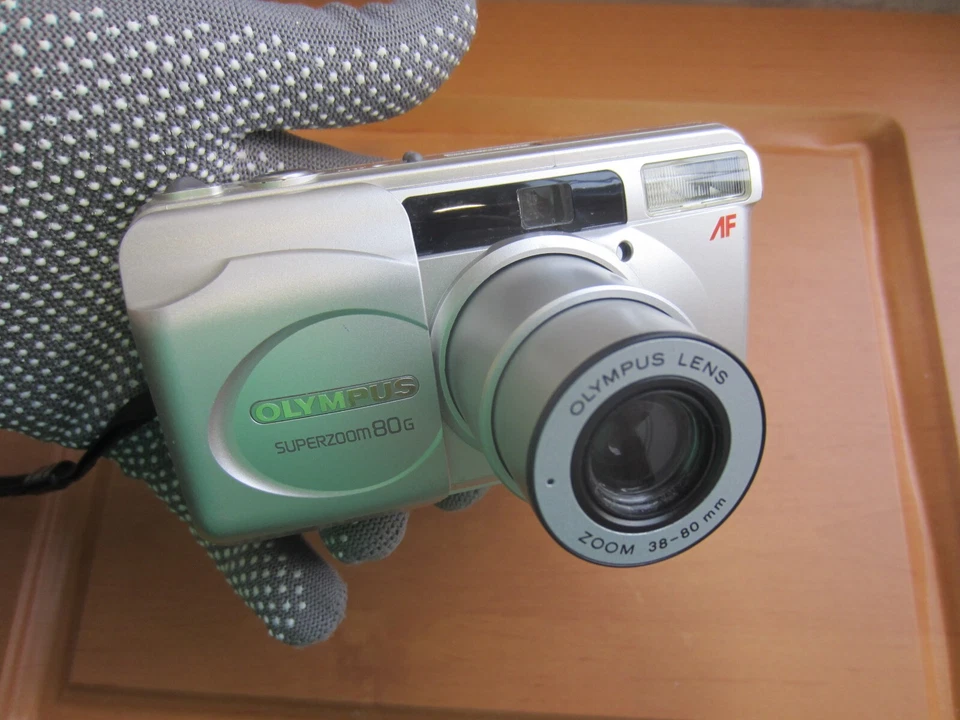Cámara fotográfica Olympus Superzoom 80G 35 mm apuntar y disparar plateada probada Foto 2 de 4