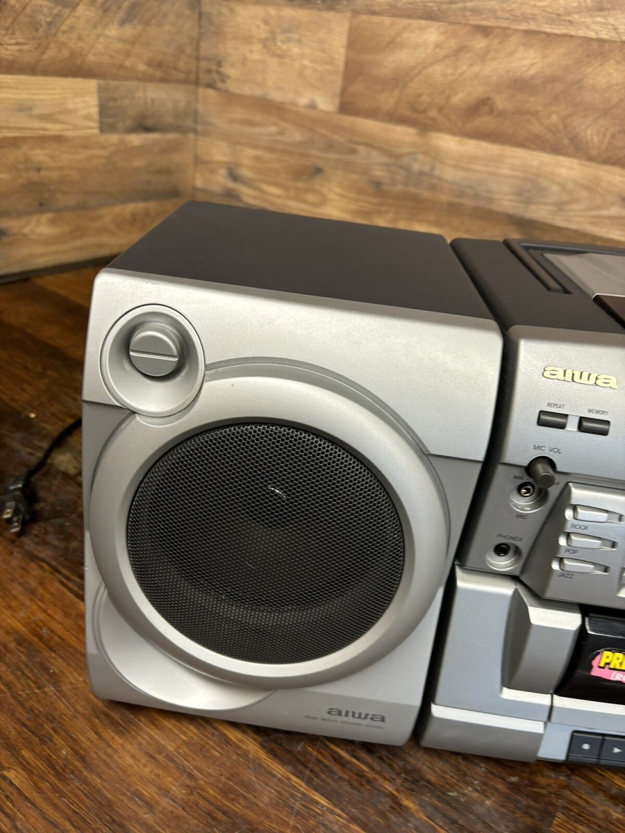 Aiwa Boombox AM/FM Cassette Compact Disc Carry Component