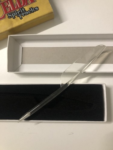 The Legend of Zelda Spirit Tracks Nintendo DSi Promo Feather Stylus Pen w/ Box - Picture 3 of 3