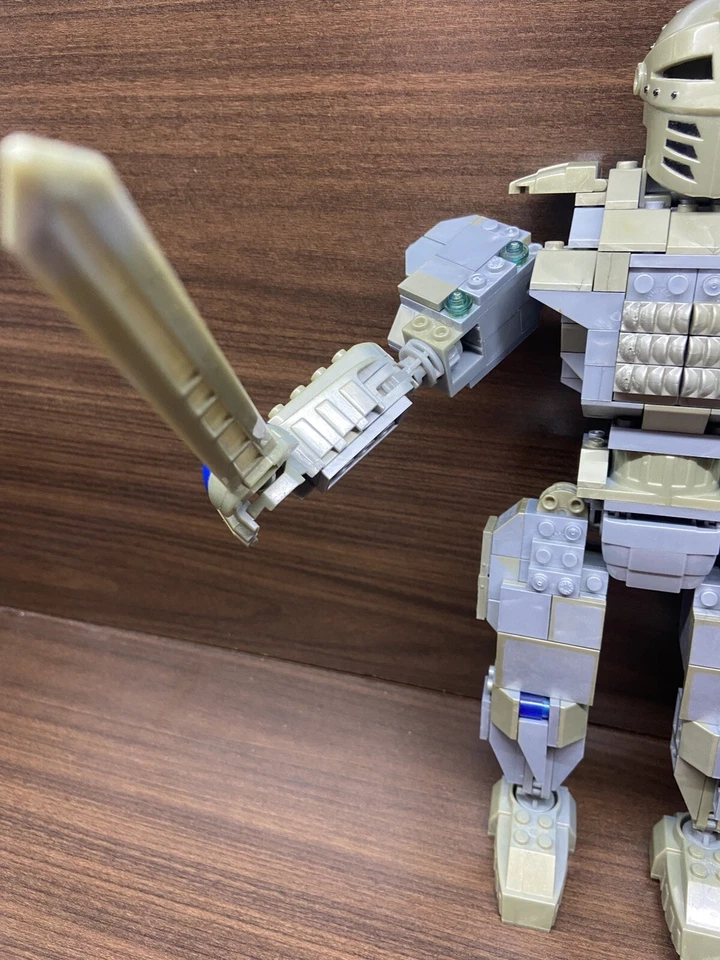 MEGA BLOKS TRANSFORMING BLOK BOTS 9356 Knight & Wolf With INSTRUCTIONS - Image 4 of 4