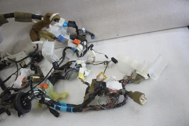 1998 1999 2000 LEXUS LS400 DASH WIRING HARNESS 82135-50240 - image 3 of 4