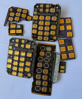 Konvolut Elektronikplatinen mit vergoldeten Kontakten & ICs 57 27889 01 (404 8g)