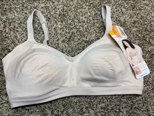 Simply Perfect by Warner's Underarm Smoothing Comfort Bra. Beige. Size: Medium.