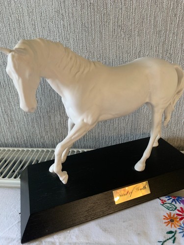 BESWICK HORSE SPIRIT OF YOUTH WHITE MATT FINISH MODEL No. 2703 PERFECT - Picture 2 of 8