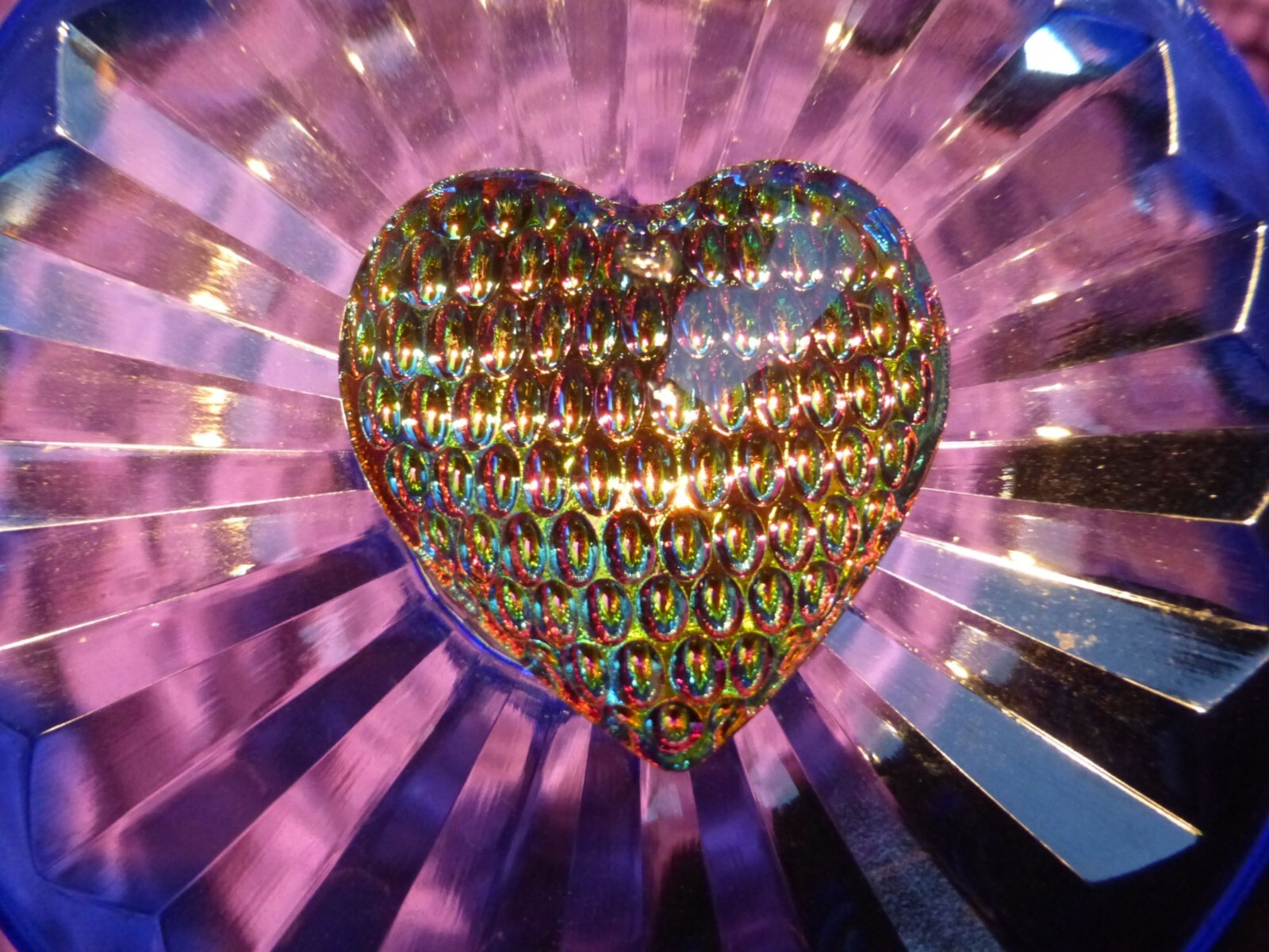 Pendentif coeur en cristal de luxe multicolore et structure argentée