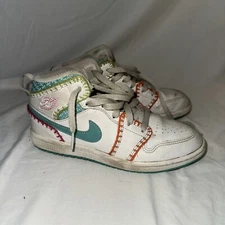 Jordan 1 Mids Size 3y (Dm9648-100) *Shoe Cleaner Special*