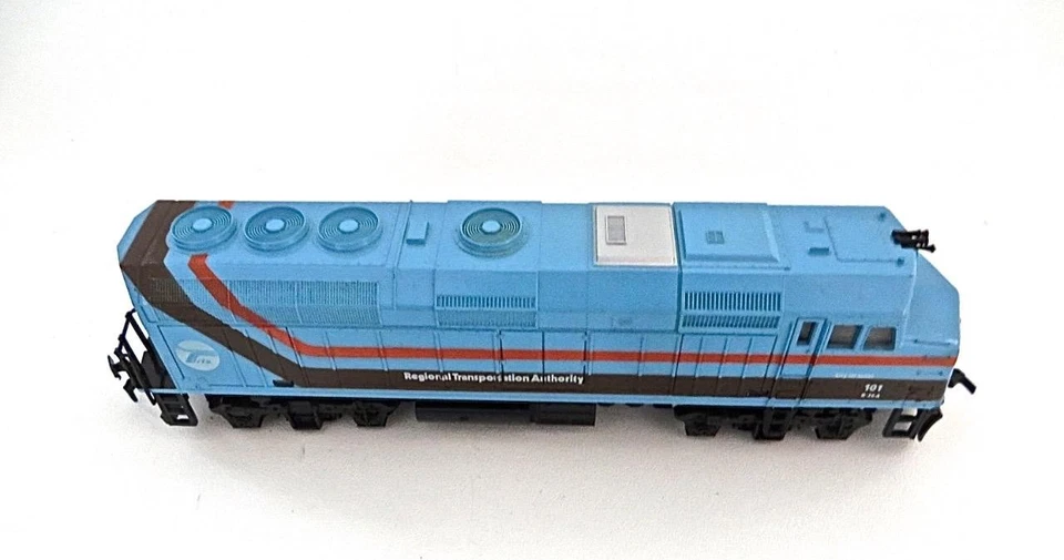 HO Life Like Regional Transportation Authority CHICAGO F40PH Powered Diesel NEW - Image 3 of 4