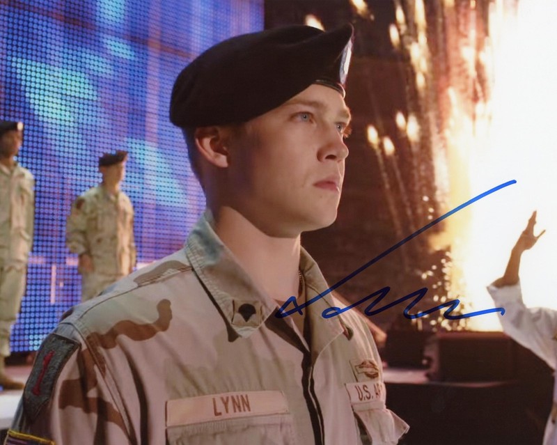 Joe Alwyn "Billy Lynn's Long Halftime Walk" AUTOGRAPH Signed 8x10 Photo