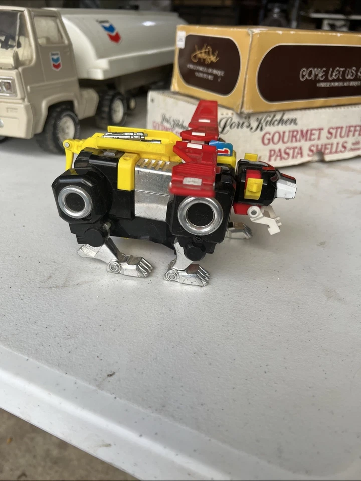 VOLTRON 1984 BATTLING BLACK LION FIGURE DEFENDER UNIVERSE LJN VINTAGE - Image 2 of 4