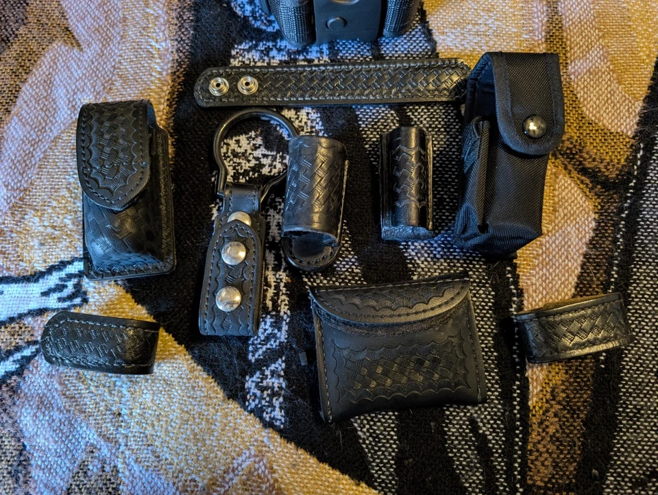 Lote de suportes de acessórios de couro vintage para cinto policial, baton, cinto para lanterna - Imagem 3 de 4