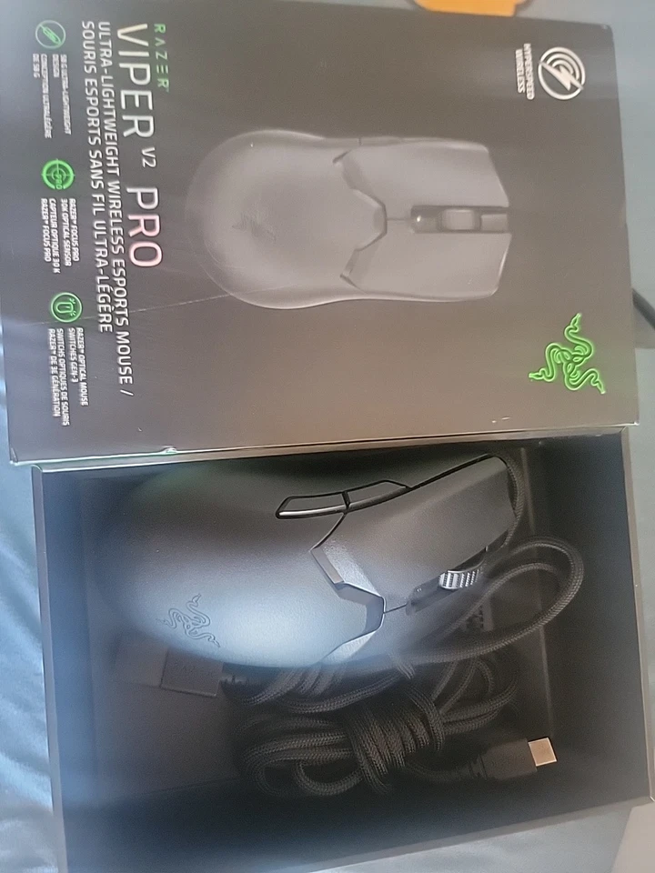 Razer Viper Ultimate Wireless Optical Gaming Mouse - Black - Image 2 of 3