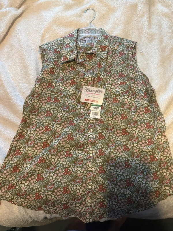 New With Tags Wrangler Top Pearl Snap Womens Floral Western Rodeo Sleeveless.XXL