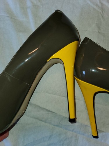 Vince Camuto Deric Pump Women 8 B Gray Yellow Patent Slip Hidden Platform Heel - Picture 5 of 9