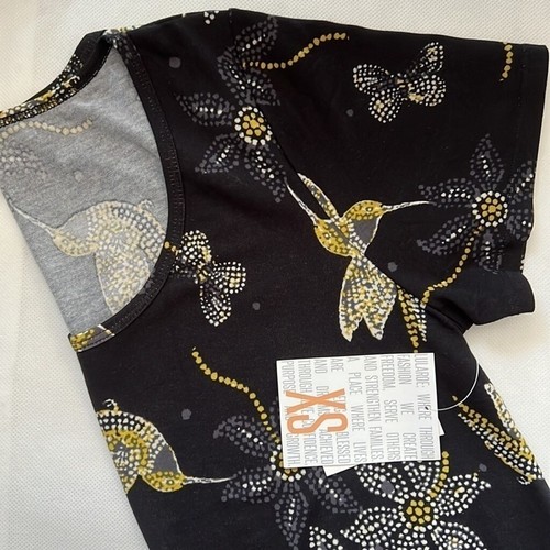T-shirt classica manica corta stampa colibrì nuova con etichetta taglia XS LuLaRoe nera - Foto 3 di 7