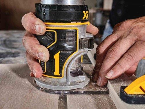 DeWalt DCW604NT-XJ 18V XR Li-Ion Oberfräse/Trimmer nur Gehäuse mit Sockel + Koffer - Bild 5 von 5