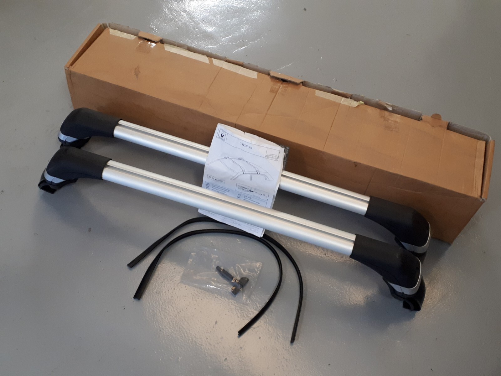 Barres de toit alu transversales pour Renault Twingo III avec profil aérodynamique silencieux
