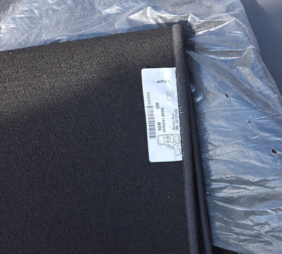 Juego de alfombrillas de fábrica de terreno Chevrolet Equinox/GMC 2018-2024 OEM nuevas negras Foto 3 de 4