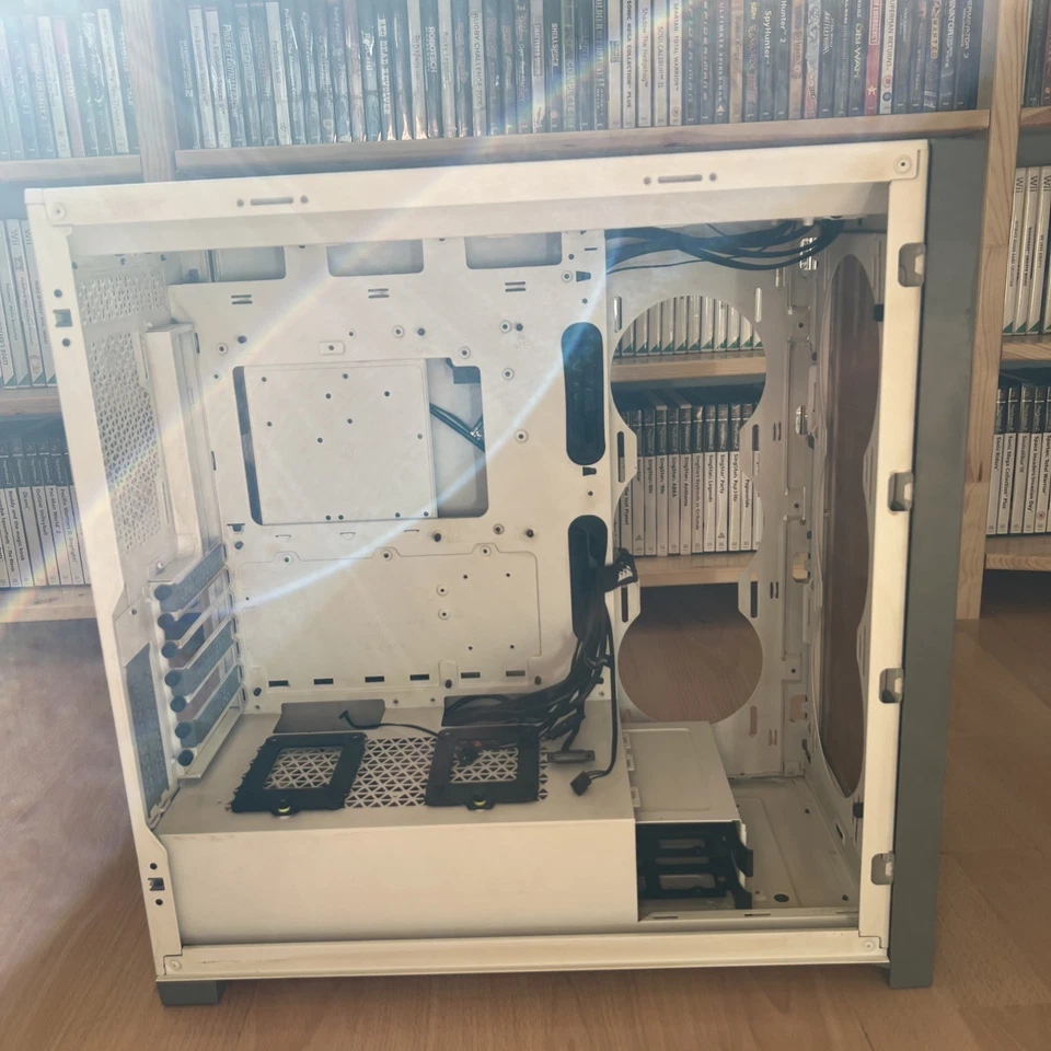 Corsair iCue 5000X RGB - PC Mid-Tower Case - Image 2 of 4