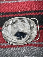 SISKIYOU Horse Head Inside Horseshoe Feather Pewter 1995 M-2 Belt Buckle