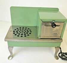 1930's Metaware Toy Electric Stove with Cord -B3-72