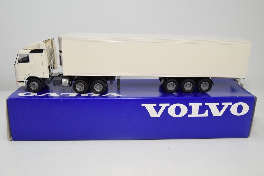 B71 1:50 CONRAD 280917 VOLVO FM12 GLOBETROTTER 4X2 TRUCK TRAILER