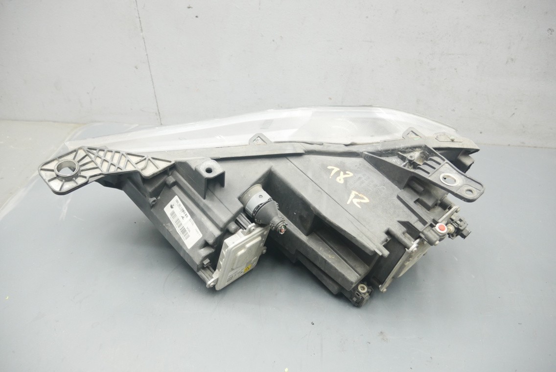 2014-2017 Maserati Ghibli Front Right Side Headlight Lamp 670005473 OEM