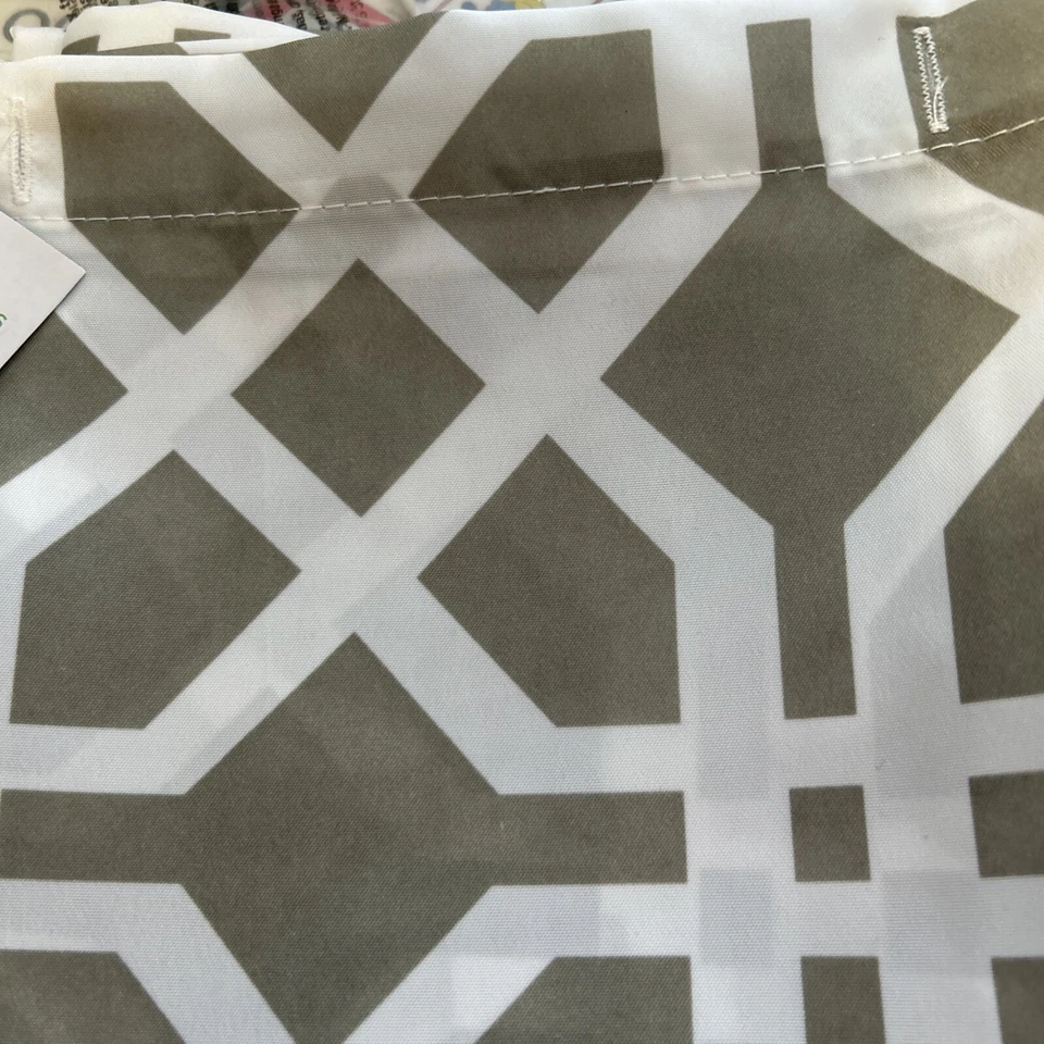 Cortina de ducha enrejado diseño M, 72" x 76".  Piedra/Blanco Foto 2 de 2