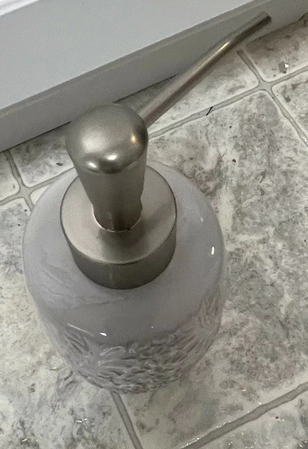 "Dispensador de jabón dispensador de loción bomba fregadero Creative Bath Heirloom gris cerámica de 8"" de alto nuevo" Foto 3 de 4