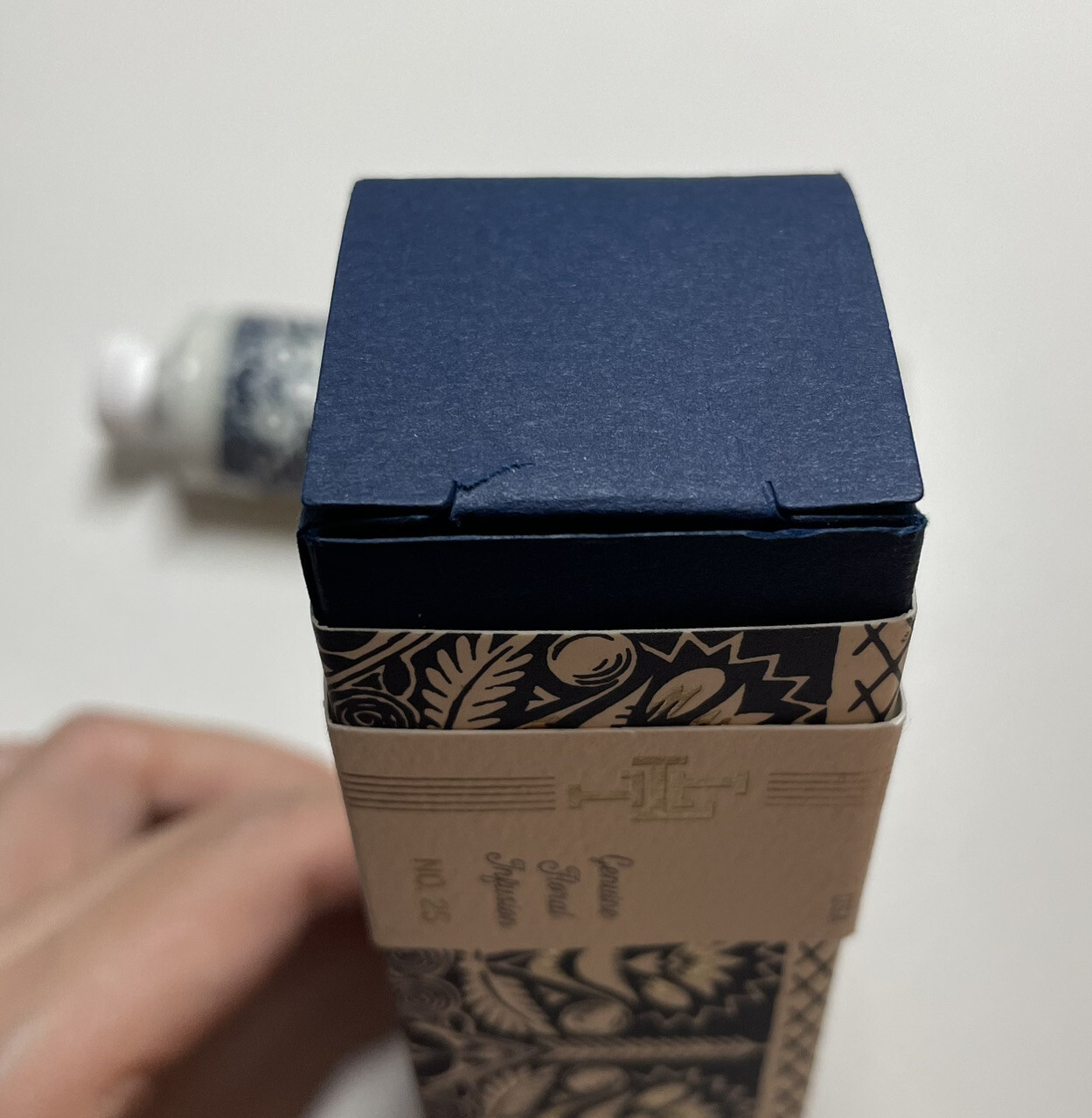 LOLLIA - Dream White Tea & Honeysuckle Shea Butter Handcreme hand cream 1.25 Oz
