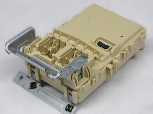 91950-J0541 OEM Cabin Fuse Box For Hyundai Accent (1.6L) - Picture 3 of 5