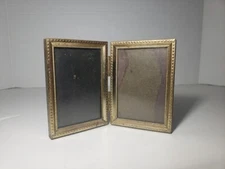 Vintage  Ornate Brass Gold Tone Metal Bi Fold 3.5x 5" Double Picture Photo Frame