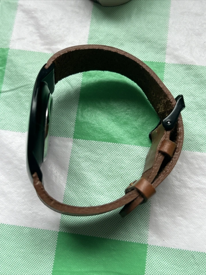 Reloj de cuarzo para hombre American Eagle Outfitters delgado esfera negra Foto 4 de 4