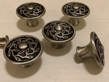 EUC SET OF 5 BLACK  SILVER CABINET KNOBS LEAF DESIGN SCREWS INCL 1 1/2  ROUND