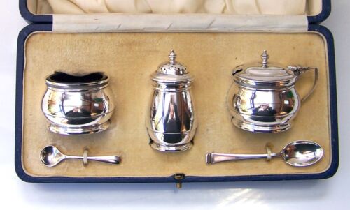 1935 MAPPIN & WEBB STERLING SILVER CASED CRUET SET C/W BLUE GLASS LINERS - Picture 2 of 24
