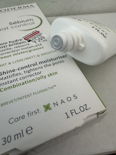 Bioderma SéBium Mat Control Shine control crema idratante grassa 30 ml - Foto 2 di 3