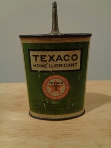 TEXACO OIL COMPANY GREEN OVAL HANDY OILER 1913 LOGO LEAD TOP 100+ YEARS