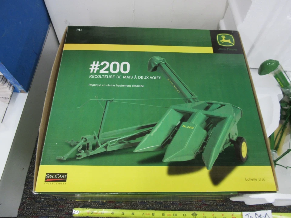 John Deere SpecCast #200 1:16 Two Row Corn Picker Resin Replica - Image 2 of 4
