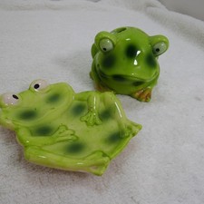 Ceramic Green Whimsical Frog Toothbrush Holder And Tumbler Bathroom Set