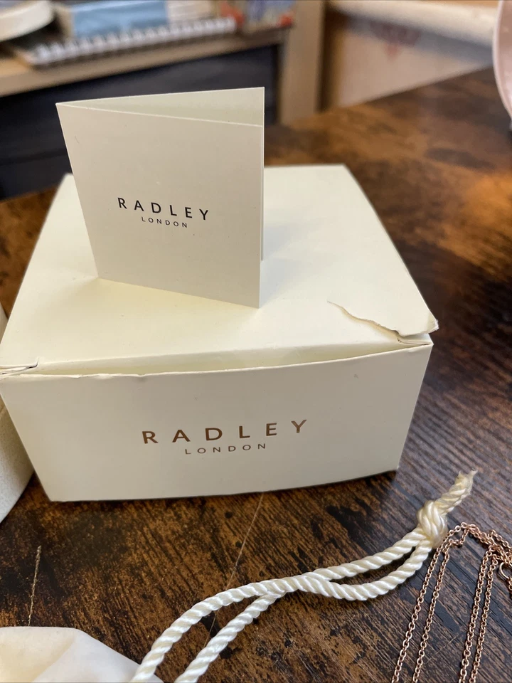 Nuevo collar Radley con bolsa de regalo y caja oro rosa Foto 4 de 4