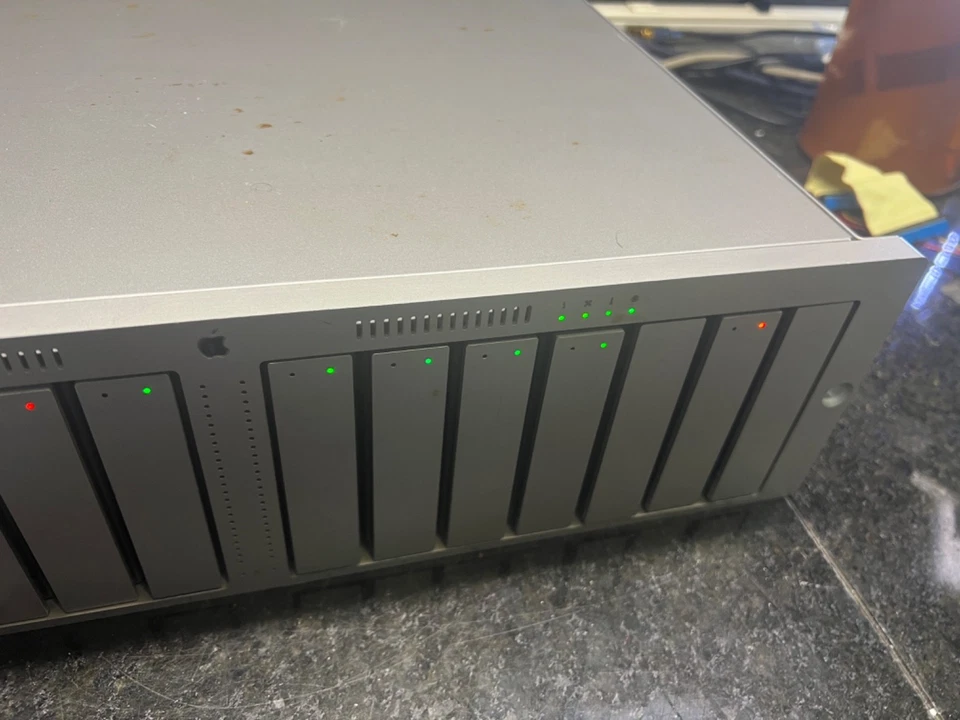 Apple Xserve A1009 RAID 3U 14-Bay 3.5" SAN Storage Array - Image 3 of 4