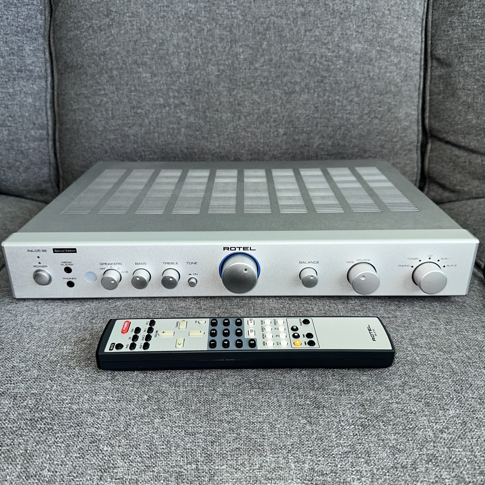 ROTEL ローテル RA-05SE プリメインアンプ Rotel RA-05SE Special Edition Stereo Integrated Amplifier w