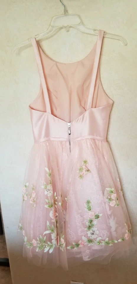 SHERRI HILL - VESTIDO DE FIESTA SATINADO Y BORDADO DE TUL ENTALLADO Y ACAMPANADO, TALLA 0 Foto 2 de 3