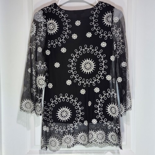 Top donna ALFANI Petite PP nero con maglia bianca ricamata floreale strega gotico - Foto 5 di 8
