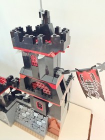 LEGO 8877 Castle - Vladek's Dark Fortress - 100% complete