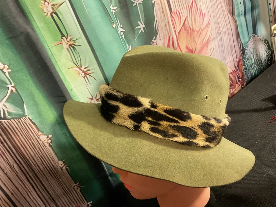 Fedora de lã verde oliva com estampa de leopardo tamanho P - Imagem 4 de 4