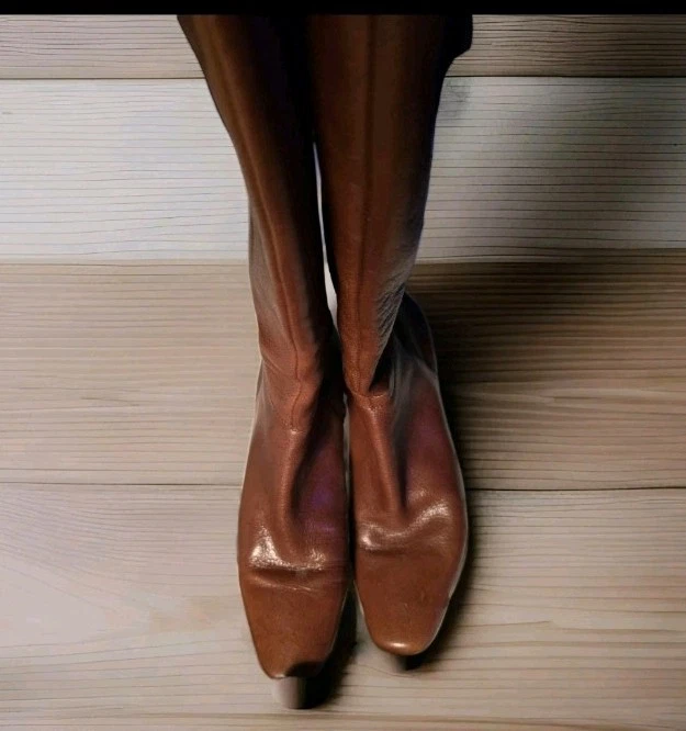 Botas altas de cuero marrón coñac Bandolino para mujer talla 8,5 tacón bloque hebilla con cremallera Foto 4 de 4