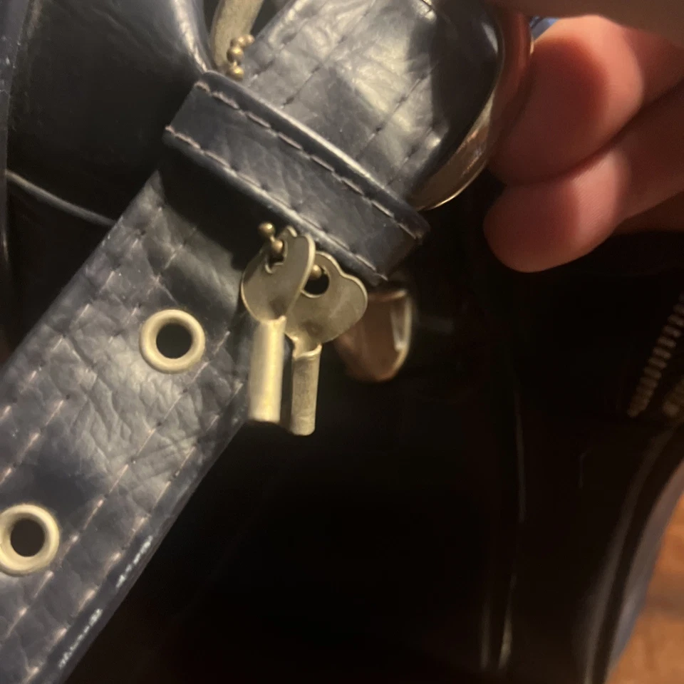 Bolso de Viaje Speedo Vintage Años 80 Cuero Azul Multi Bolsillo con Cerradura y Llave Originales Foto 2 de 4