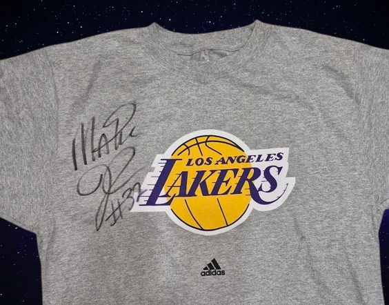 Camiseta MAGIC JOHNSON FIRMADA AUTO LOS ANGELES LAKERS Foto 3 de 4