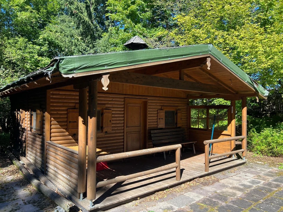 pr# Im Auftrag: Gartenhaus schöne Innenausstattung ca. 8 x 8 m Selbstabbau